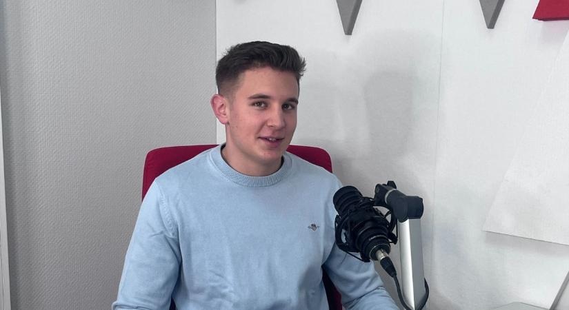 Buszmegállót takarított, most óriási bulit szervez: újra akcióban Szandaszőlős jótevője – hallgassa meg!