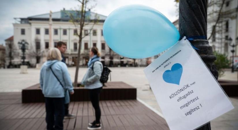 Közös sétával állnak ki az elfogadás és az összetartozás mellett