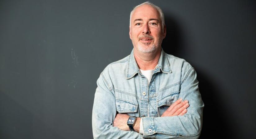 „Persze én nem annyira értek hozzá, mint ők, végül is csak 10 évig ültem a Heti Hetesben…” – Hajós András is megszólalt a műsor körüli vitában