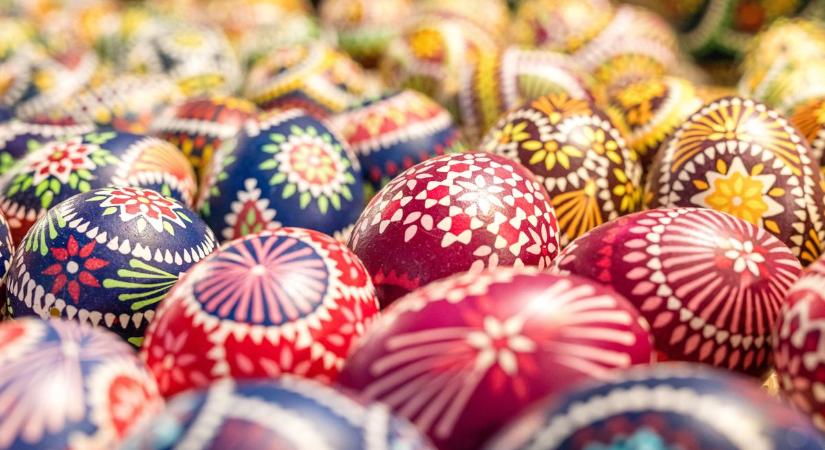 Hagymahéjtól a viaszolásig: négy klasszikus tojásfestési módszer ( videók)