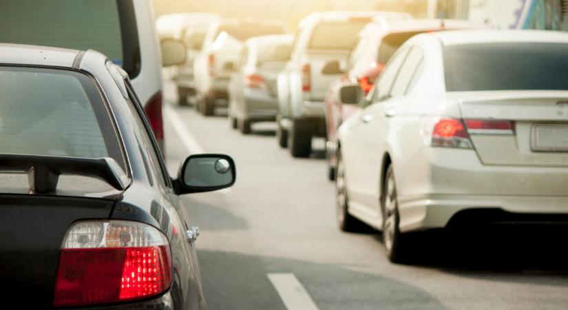 Júliustól kötelező lesz minden új autóban, ez a funkció életeket menthet