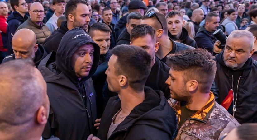 Már Orbán nagykanizsai fórumán akcióba lépett néhány ismert fekete ruhás a HVG fotói alapján