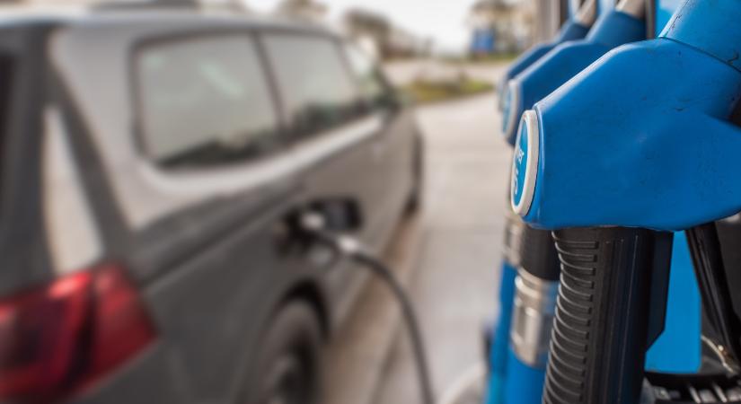 Home office-ba küldi egy multi 3000 emberét az üzemanyaghiány miatt