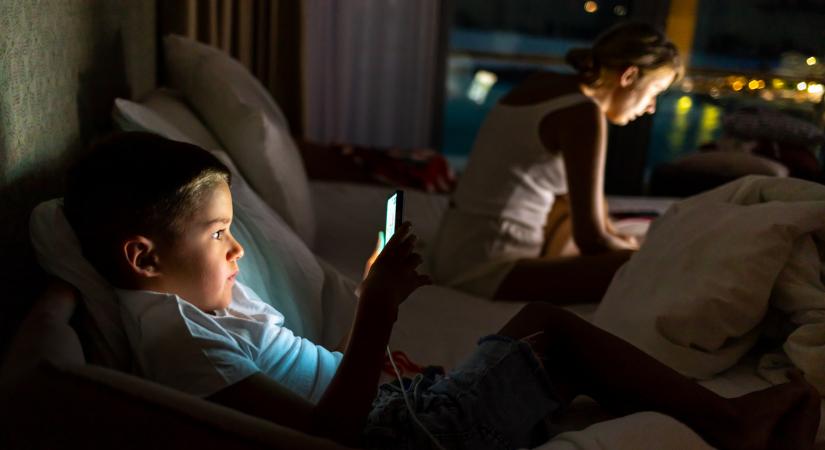 Riasztó eredményekre jutottak a kutatók a fiatalok telefonfüggőségéről