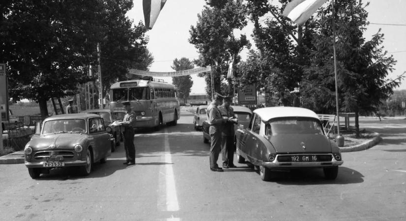 Így várakoztunk a határon, amikor még tényleg várni kellett – Galéria