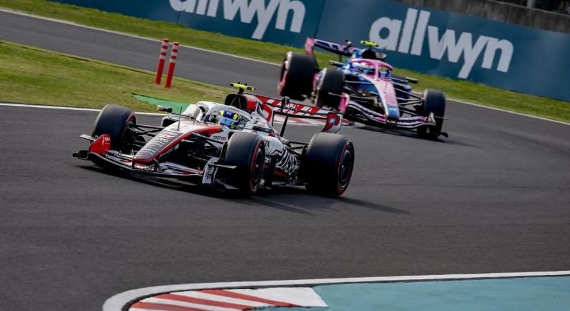 Rémisztő baleset miatt áll a bál a Forma-1-ben  videó