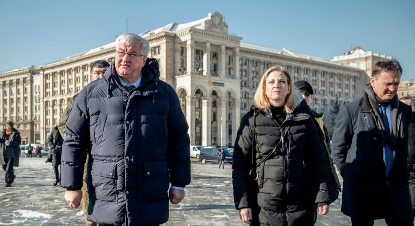 Az ukrán külügyér a G7-ekkel fenyegeti Magyarországot