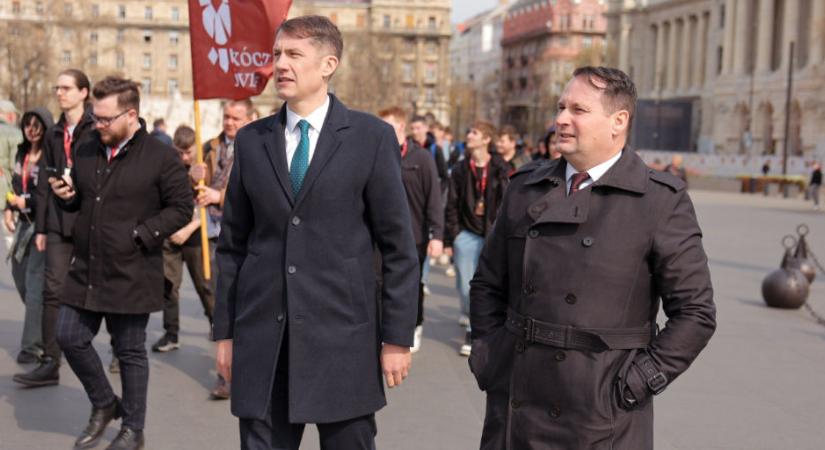 Levélszavazás: A videón látszik, ahogy az MNT elnöke behúzza az X-et a Fidesz-KDNP-re