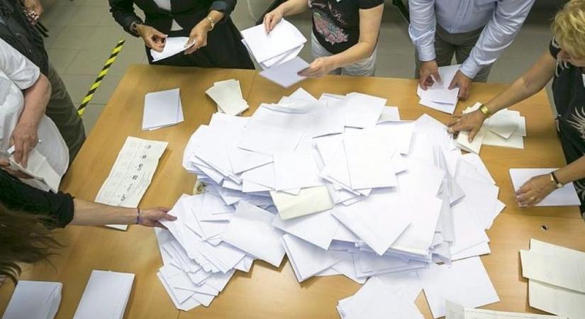 Politikai alapú tisztogatás zajlik a bajai szavazatszámláló bizottságokban?