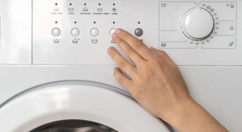 6 rossz mosási szokás, amitől az egekbe szökik a villanyszámlád