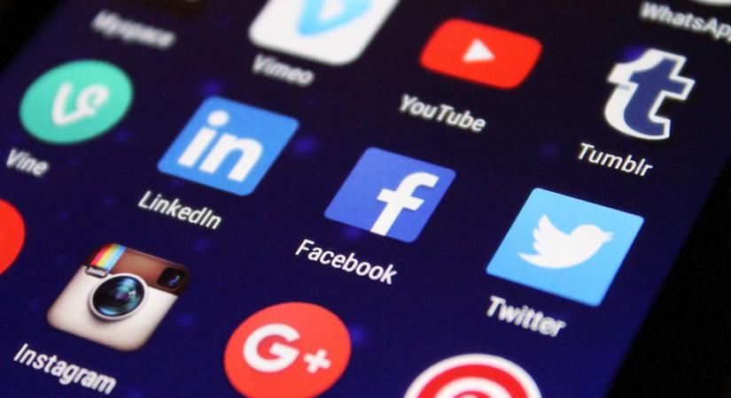Új böngésző-kiegészítő segíthet kiszűrni a kamuprofilokat a Facebookon
