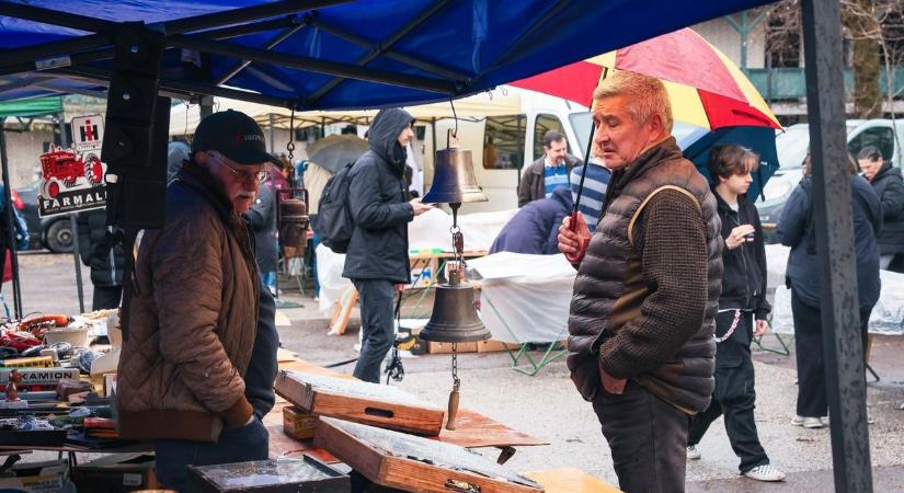 Eső ide vagy oda, a régiségvásár most sem maradt el – képekkel