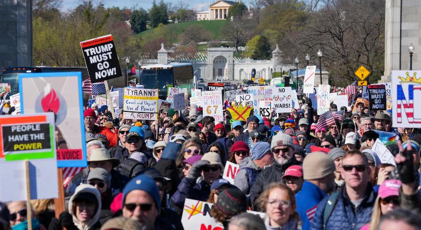 Az Egyesült Államokban és a világ számos országában emberek milliói vonultak utcára, hogy tiltakozzanak Trump ellen