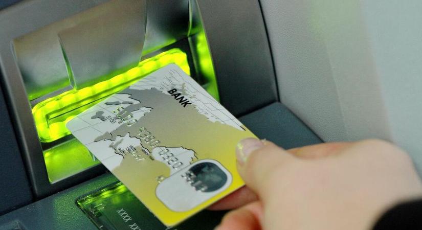 Soha nem volt ennyi ATM, mégis csökken a készpénzfelvétel