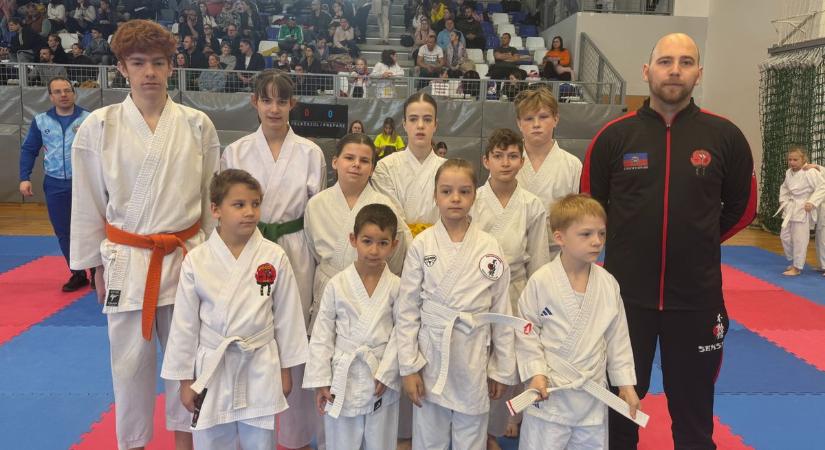 Kiemelkedő eredményt ért el a Senshi Karate-Do a nemzetközi viadalon Dunaharasztiban