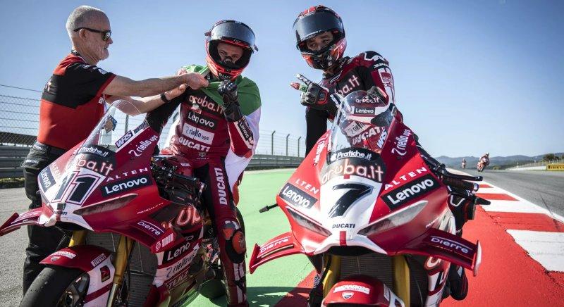 WSBK: Bulega Portimaóban is tarolt, Oliveira háromszor dobogón