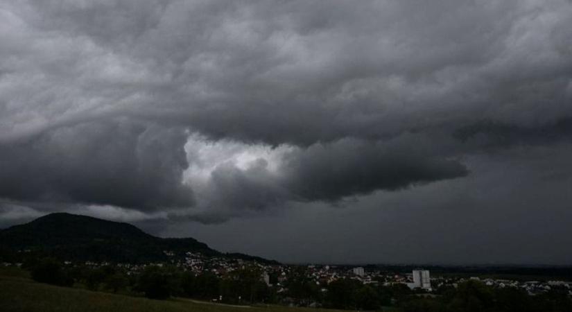 Orkán csapott le a Balatonra: brutális széllökéseket mértek