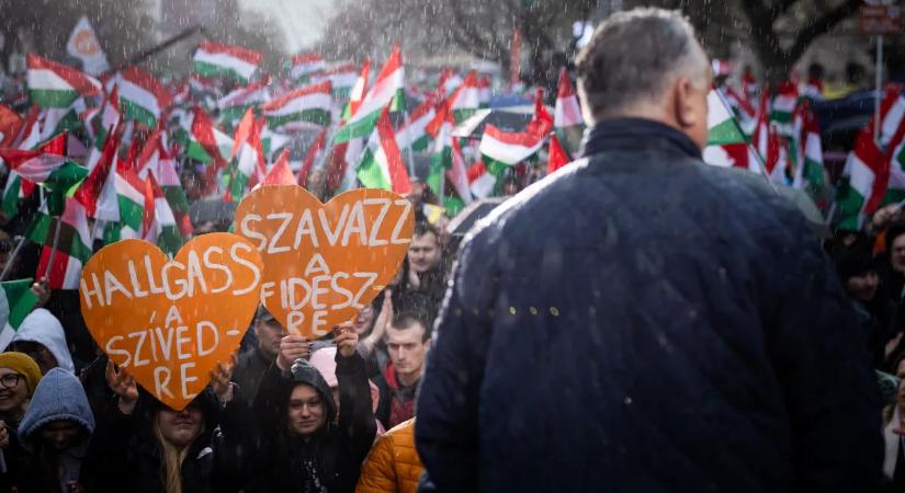 „Körbevesznek jó barátok” – ezzel a hidegrázós videóval üzent Orbán Viktor a Kossuth-díjas rocklegendának