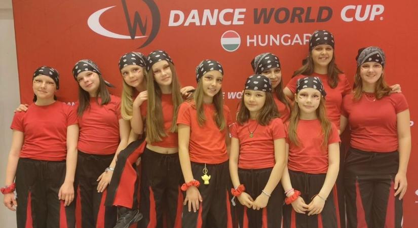 A szekszárdi tánccsapat a dublini táncvilágbajnokságra megy (galéria)