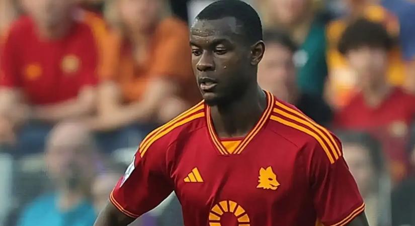 Liverpool két vetélytárssal néz szembe a 45 milliós védőért folyó harcban