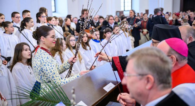 Rendhagyó módon emlékeztek Debrecenben Krisztus bevonulásáról Jeruzsálembe – fotókkal, videóval