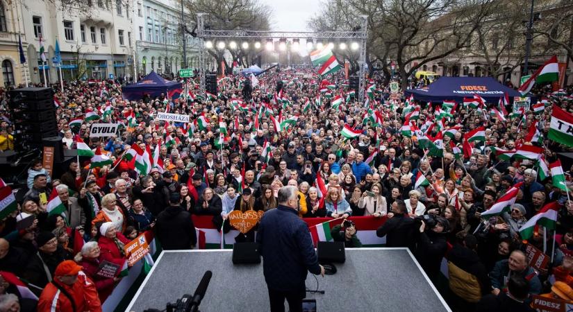 Szenzációs képeken Orbán Viktor békéscsabai állomása!