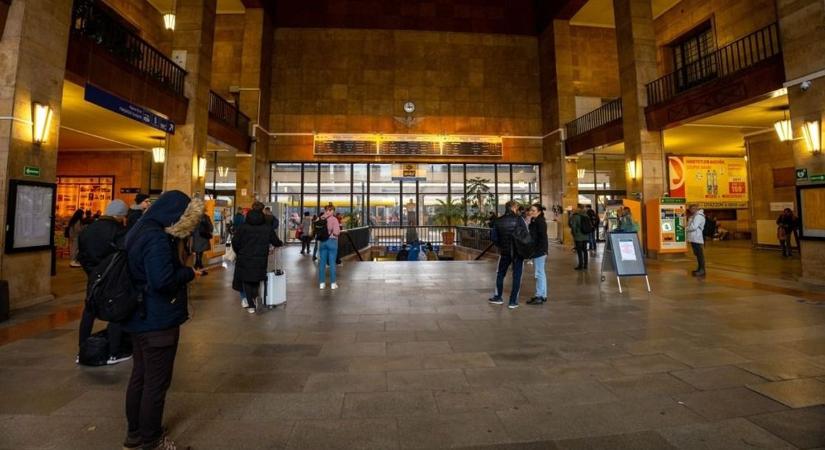 Vágányzár miatt változik a vonatok menetrendje a győri fővonalon