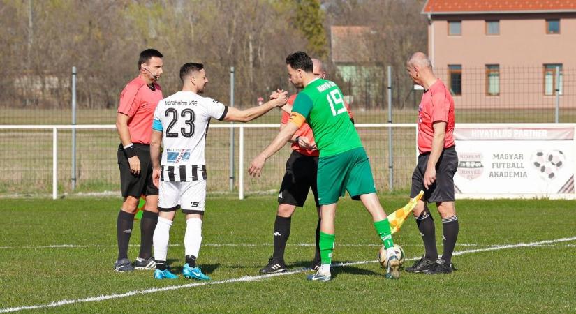 Életmentés a magyar meccsen: Az ellenfél stábtagját mentette meg a hős futballista