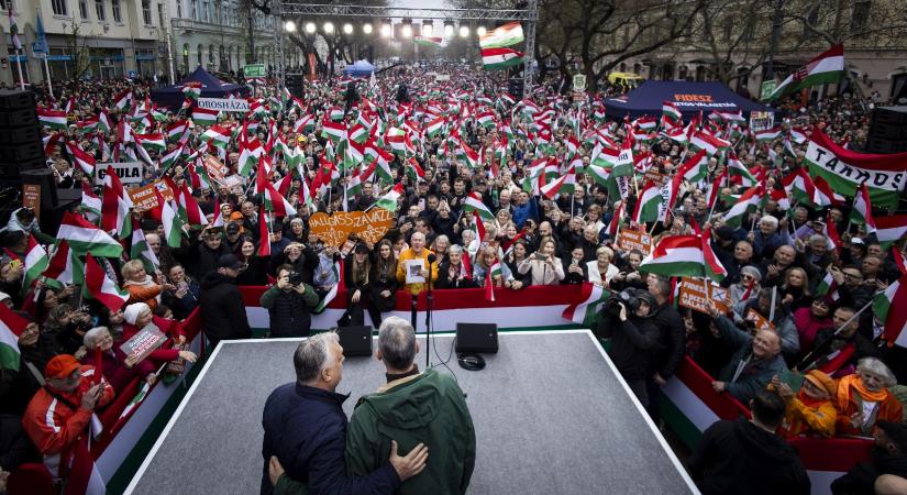 Orbán Viktor az országjárásán ellentüntetőket vegzáló verőlegényekről: Minden erőszak forrása a Tisza Párt