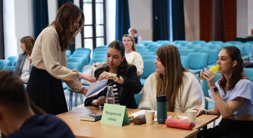Nyelvi csata Szekszárdon: országos döntőt rendeztek a Garayban