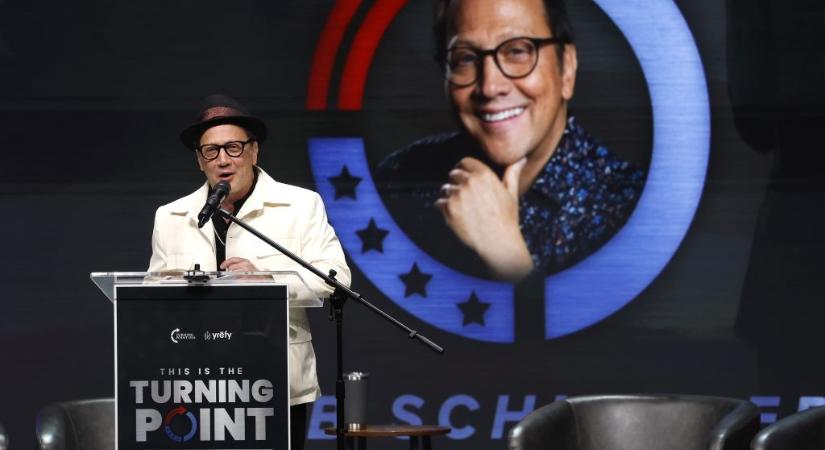 Rob Schneider szerint mindenkinek jót tenne két év a hadseregben, így legalább megtanulnák szeretni a hazájukat