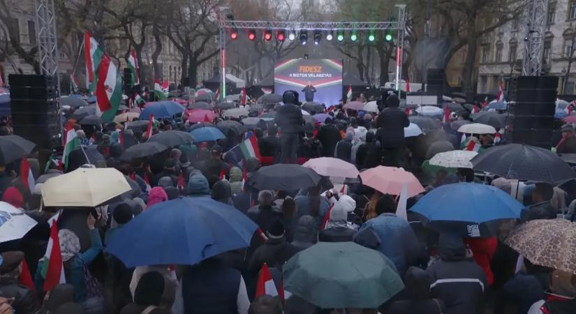 Orbán Viktor: Eső ide, eső oda, a csabaiak maradtak végig!