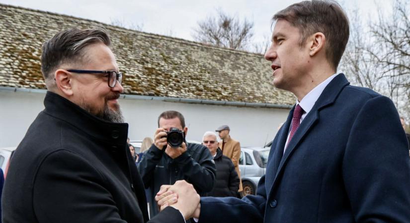 Pásztor és Juhász három hónap alatt 12 ezer eurót költött Facebook-reklámokra