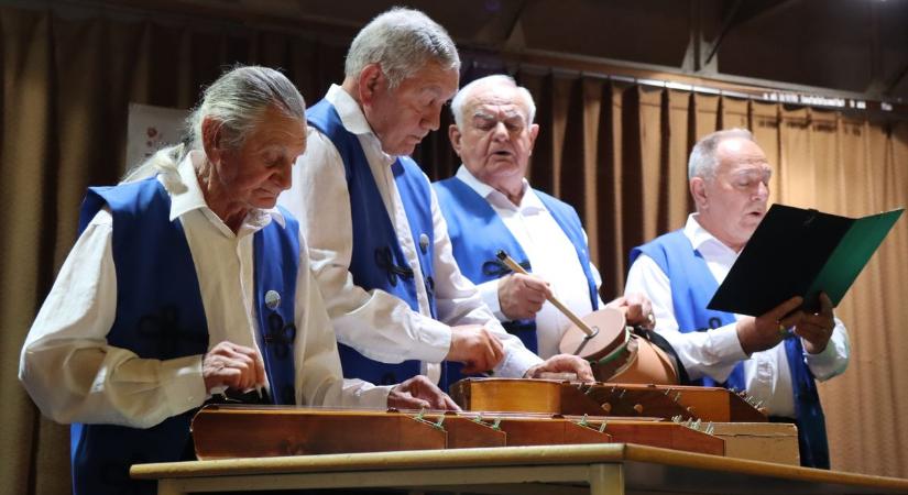 Tizenkét csapat és előadó lépett színpadra a hagyományőrzés jegyében (galériával, videóval)