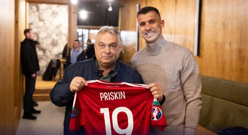 Orbán Viktor különleges ajándékot kapott a hősétől, Priskin Tamástól videó