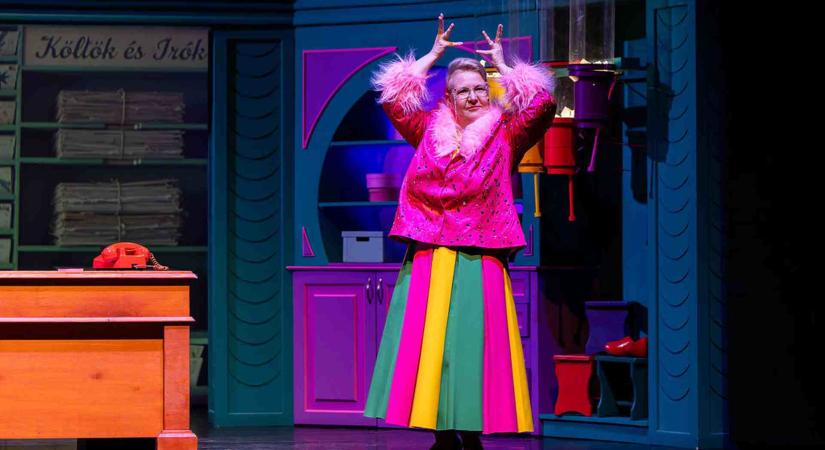 MINDEN SZERELEM ELMÚLIK EGYSZER? Gimesi Dóra: Hessmese / Vaskakas Bábszínház