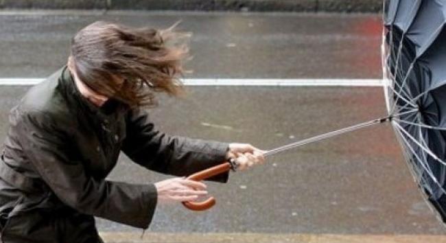 Az ország egyik felén szél tombol, máshol esik - Friss előrejelzés március 30-ra, hétfőre