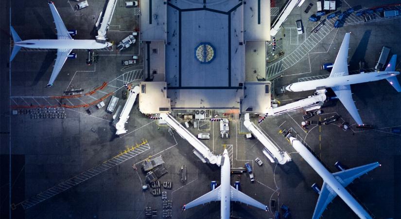 Hatékonyabb és fenntarthatóbb működést hoz a repülőtereknek a Schneider Electric új megoldása