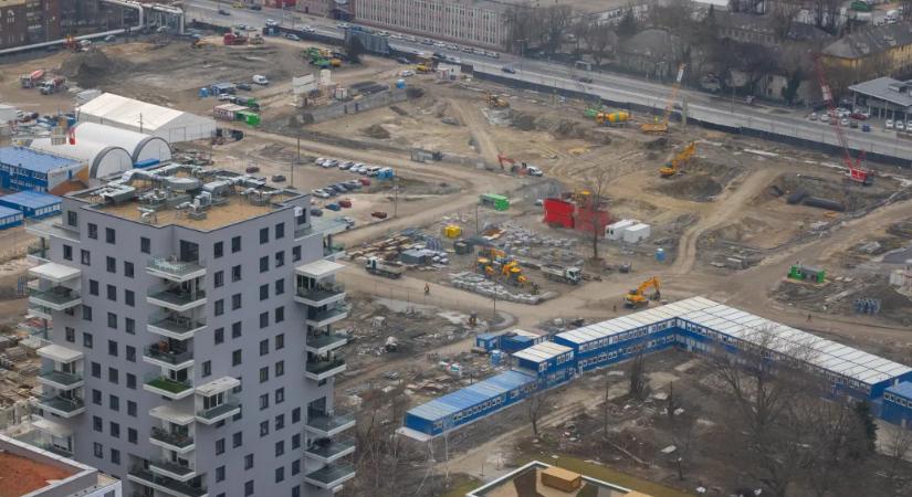 Budapest egyre fogyatkozik, miért rakja ki a „megtelt” táblát több önkormányzat?