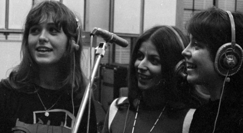 A Neoton Família barna hajú énekesnője volt: lánya is páratlan szépség