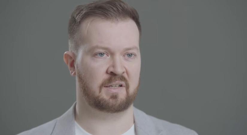 „Inkább mennék Ukrajnába a háborúba, mint hogy Mészárosé legyen a pénzem” – mondja, majd önként összedob Szabónak Bencének bő negyedmilliárdot