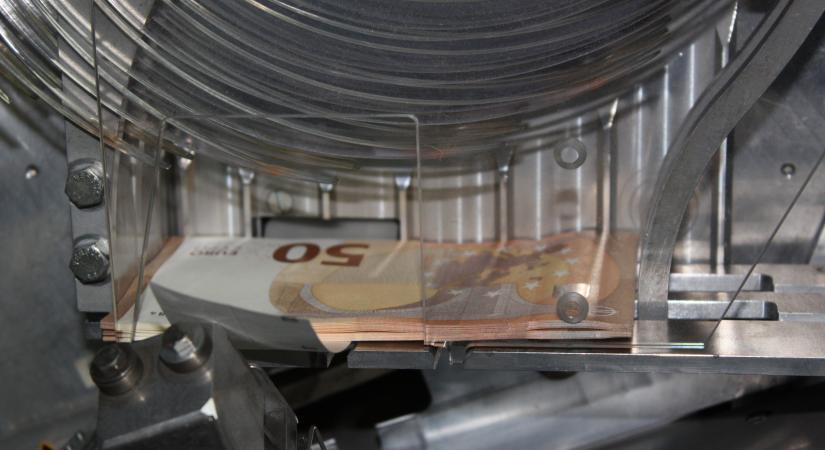 Az IMF kiszámolta, mekkora a teljesen kezelhetetlen államadósságszint – fontos tanulságot vonhat le Magyarország