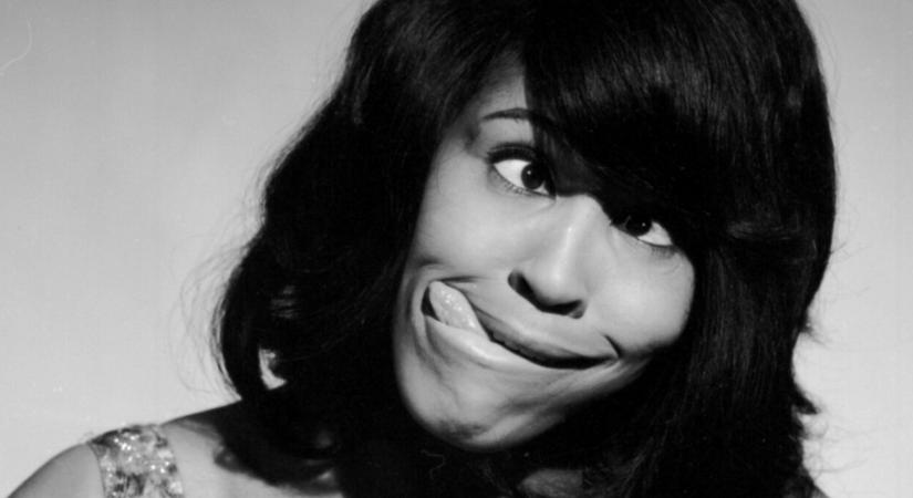 Felismered az ismert énekeseket kevésbé ismert fotókról?