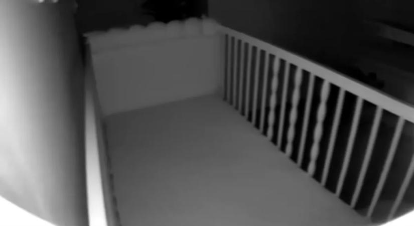 Durranásra ébred az apa éjszaka: amikor a kiságyba néz, jön a sokk