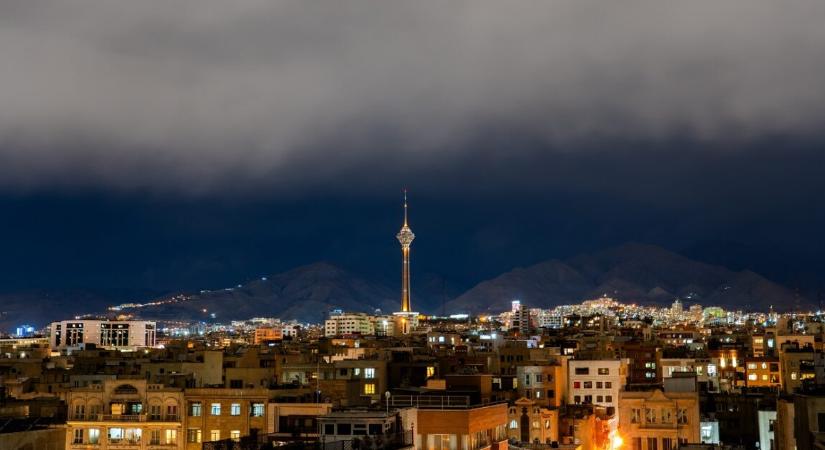 Rendkívüli helyzet alakult ki az iráni fővárosban – megindult a bombázás