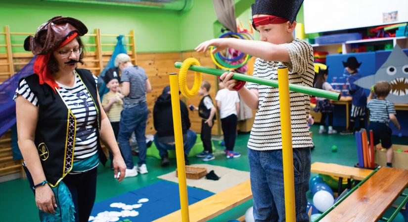 Mi történik egy óvodai ottalvós bulin? – Kalózok, habos kakaó és egy szabad péntek este