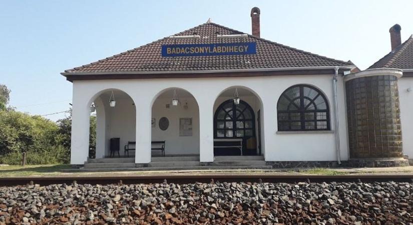 Kimondanád egy szuszra? Ezek a leghosszabb balatoni állomásnevek