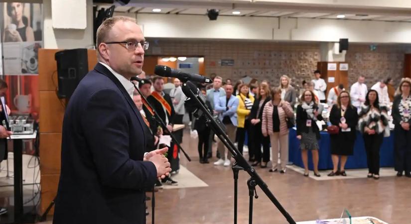 „Szolnok a szabad vélemények városa” – üzenet Orbán Viktornak