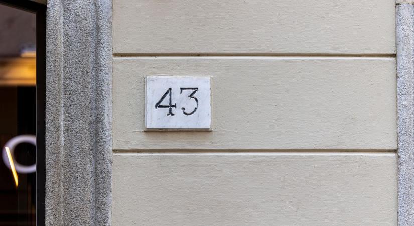 A házszámtábla kihelyezése sokakat érint, mégis kevesen tudják, hogy ez kinek a dolga