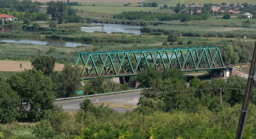 Síntörés Simontornyán: jönnek a pótlóbuszok, borul a menetrend